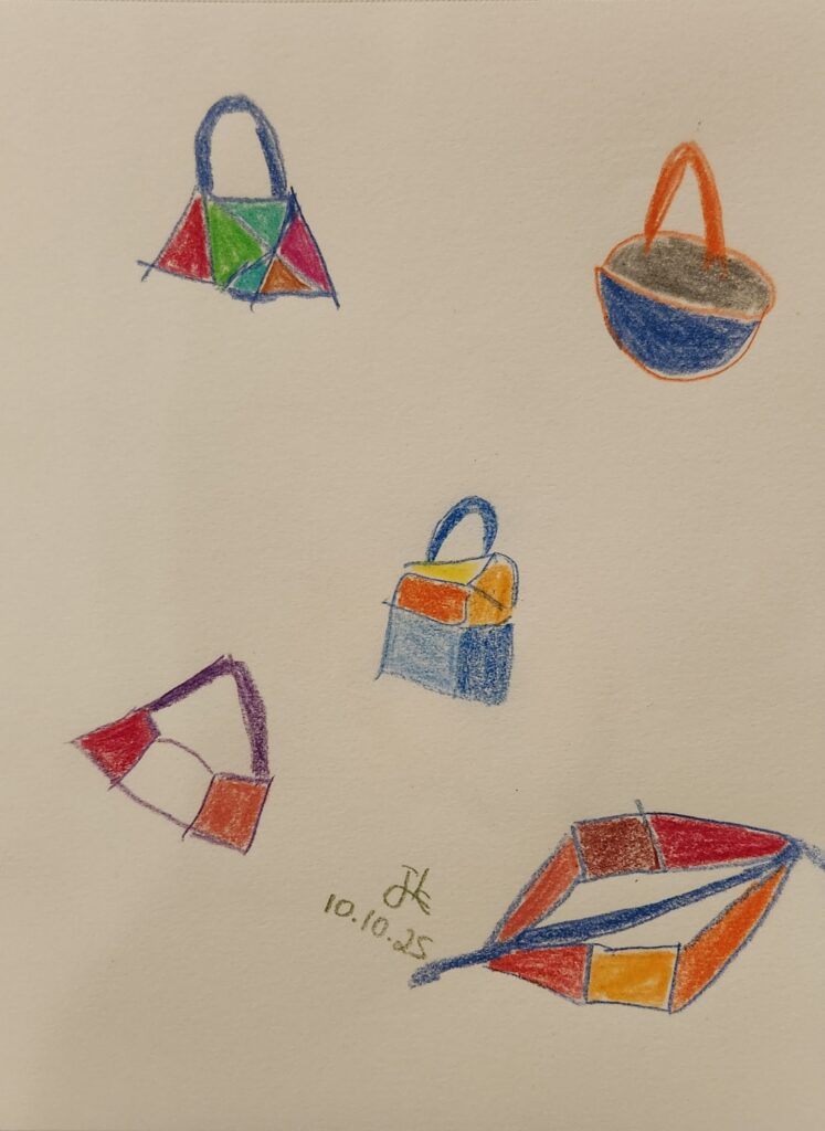 לכל אחת יש תיק קטן